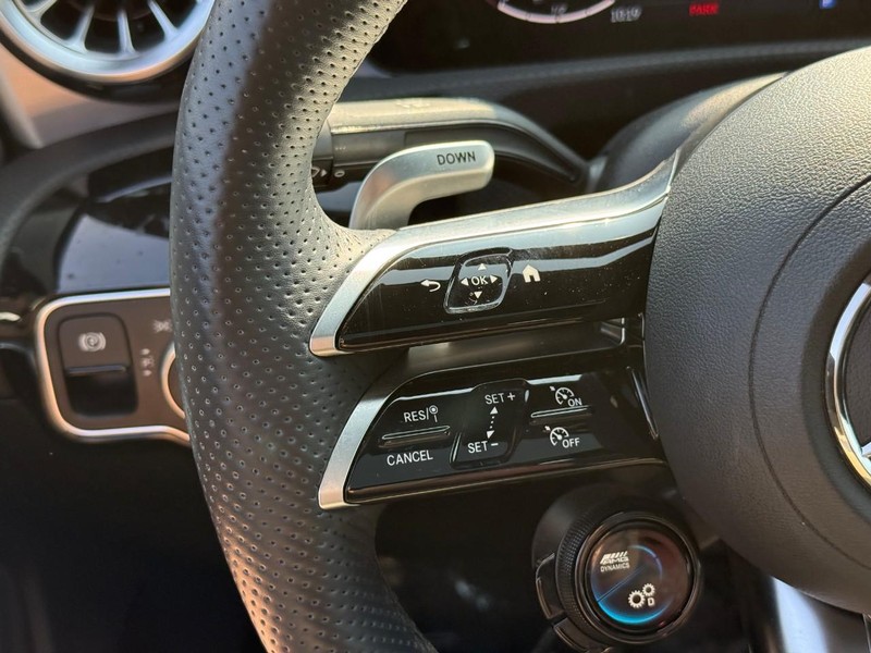 Mercedes-Benz CLA Vehicle Full-screen Gallery Image 21