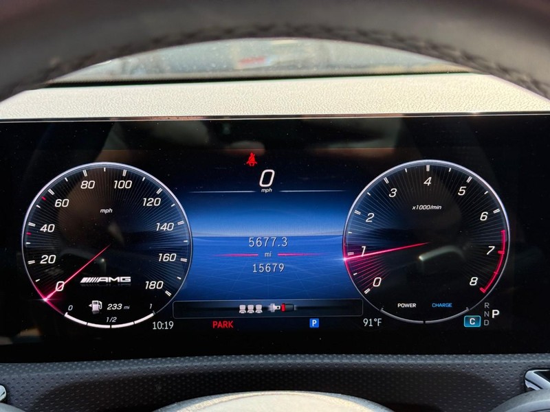 Mercedes-Benz CLA Vehicle Full-screen Gallery Image 23