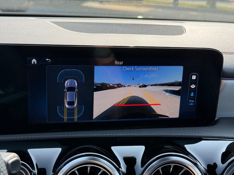 Mercedes-Benz CLA Vehicle Full-screen Gallery Image 24