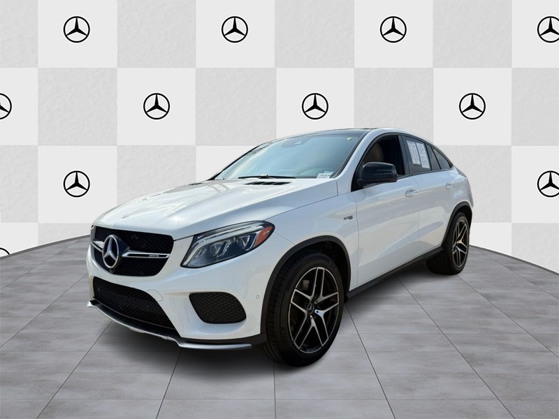 Mercedes-Benz GLE Vehicle Full-screen Gallery Image 6