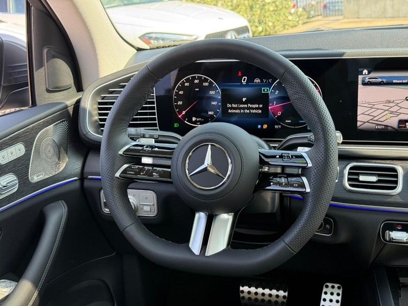 Mercedes-Benz GLS Vehicle Full-screen Gallery Image 10