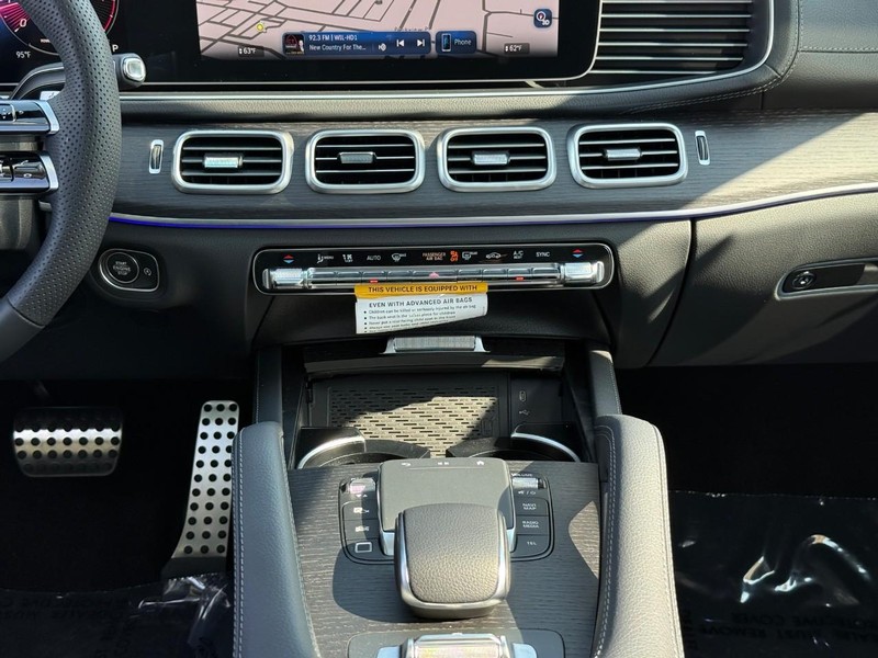 Mercedes-Benz GLS Vehicle Full-screen Gallery Image 12