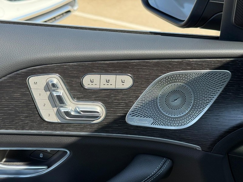 Mercedes-Benz GLS Vehicle Full-screen Gallery Image 14