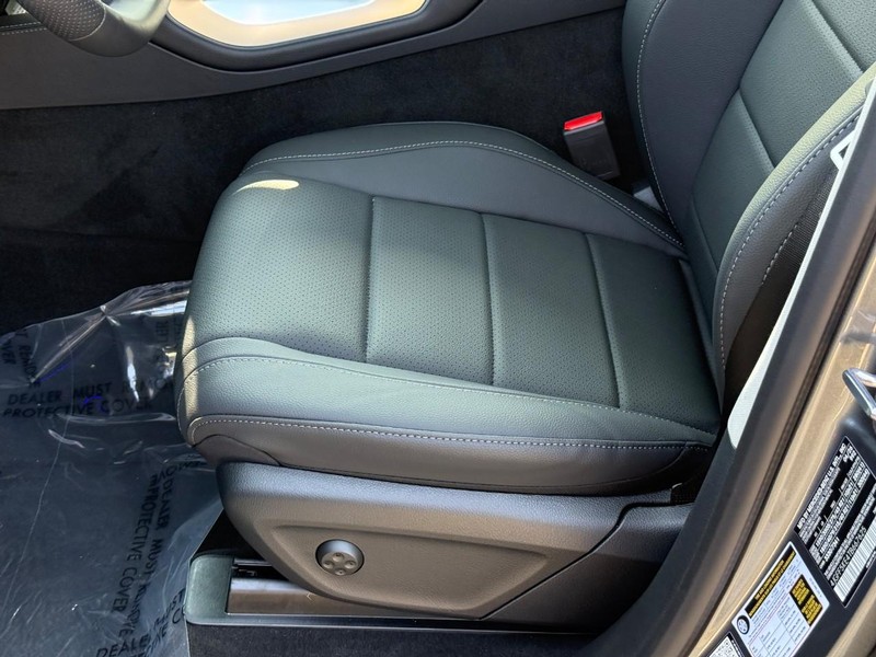 Mercedes-Benz GLS Vehicle Full-screen Gallery Image 15