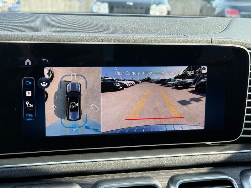 Mercedes-Benz GLS Vehicle Full-screen Gallery Image 19