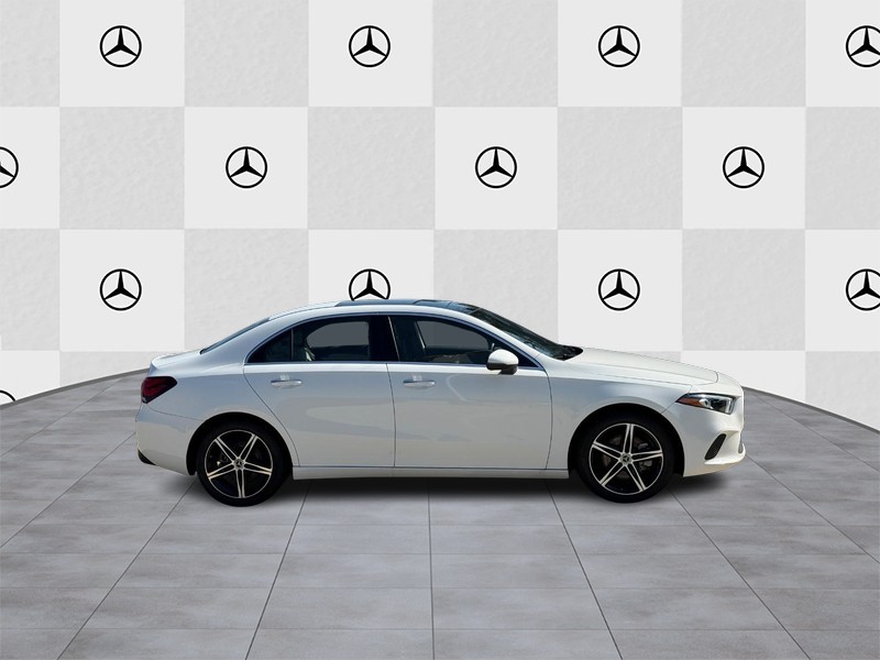 Mercedes-Benz A-Class Vehicle Full-screen Gallery Image 02