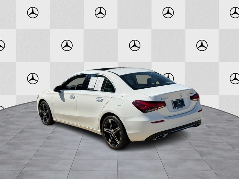 Mercedes-Benz A-Class Vehicle Full-screen Gallery Image 04