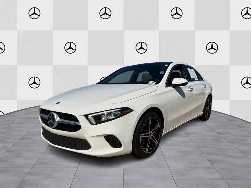 Mercedes-Benz A-Class Vehicle Full-screen Gallery Image 05