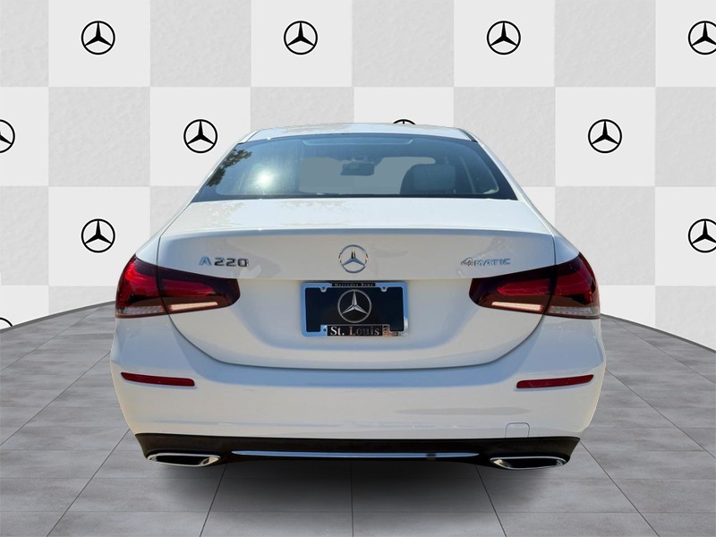 Mercedes-Benz A-Class Vehicle Full-screen Gallery Image 06