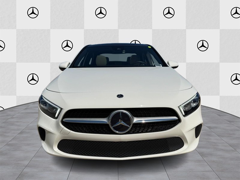Mercedes-Benz A-Class Vehicle Full-screen Gallery Image 07