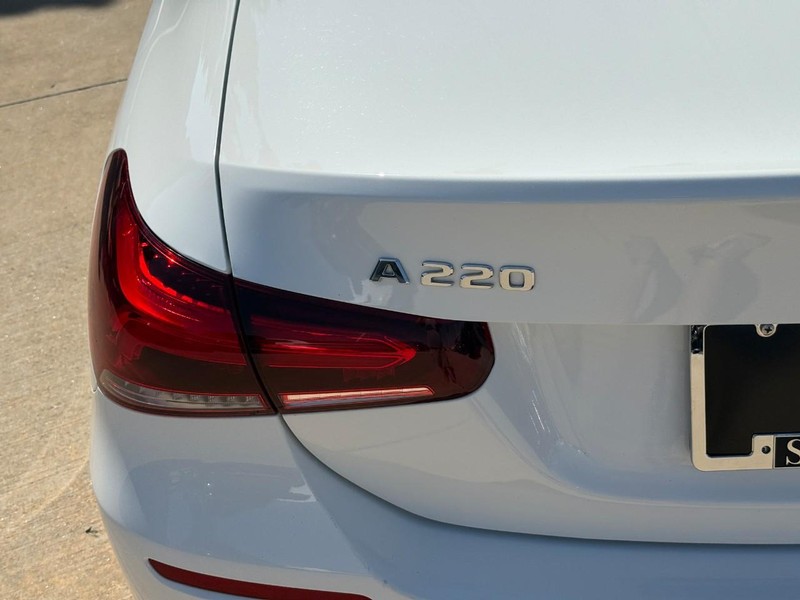 Mercedes-Benz A-Class Vehicle Full-screen Gallery Image 10