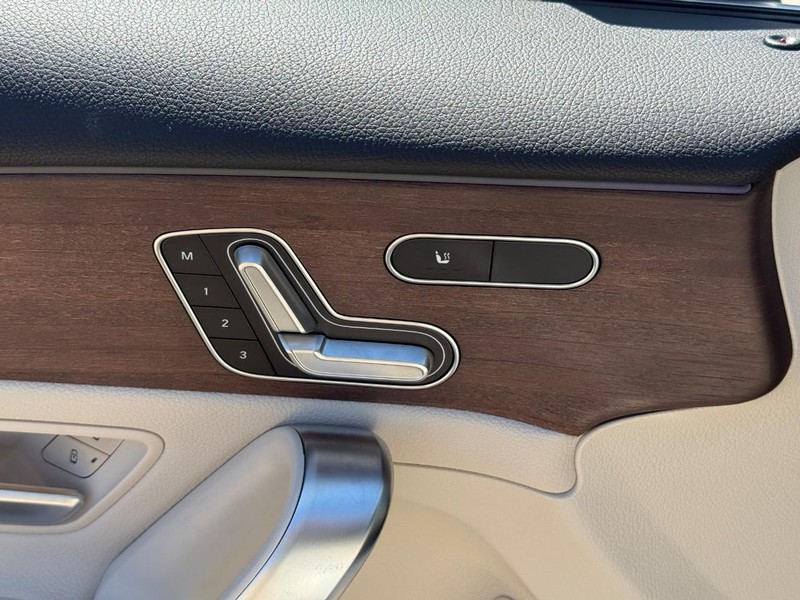 Mercedes-Benz A-Class Vehicle Full-screen Gallery Image 19