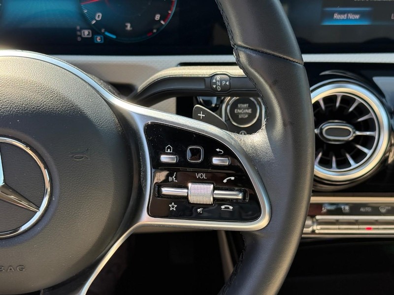 Mercedes-Benz A-Class Vehicle Full-screen Gallery Image 23