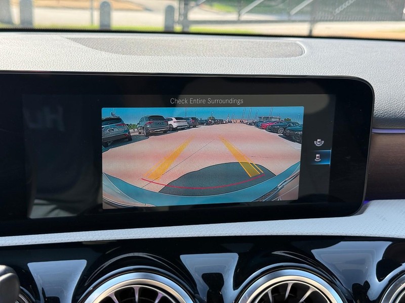 Mercedes-Benz A-Class Vehicle Full-screen Gallery Image 25
