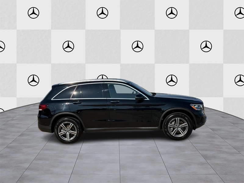 Mercedes-Benz GLC Vehicle Full-screen Gallery Image 2