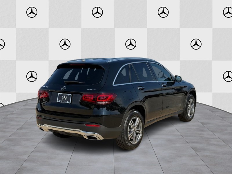Mercedes-Benz GLC Vehicle Full-screen Gallery Image 3
