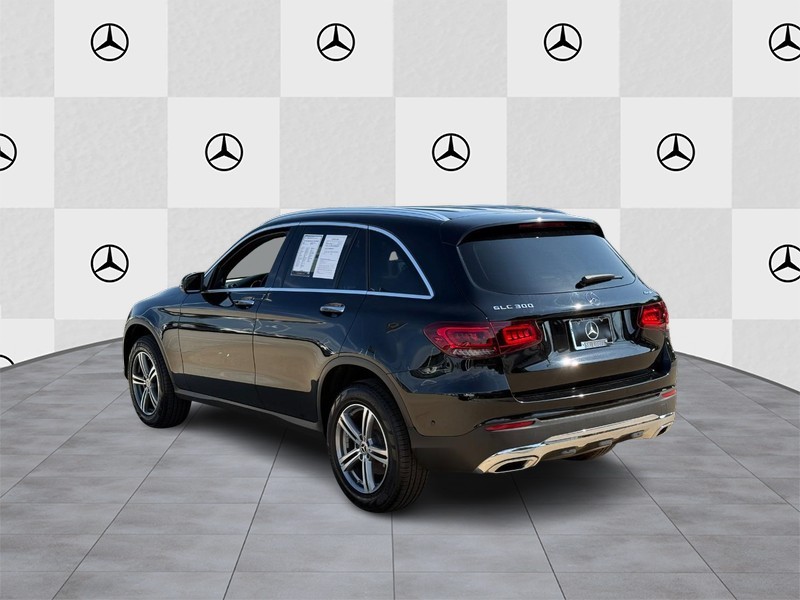 Mercedes-Benz GLC Vehicle Full-screen Gallery Image 4