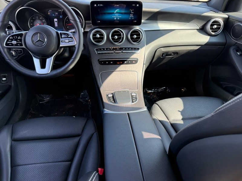 Mercedes-Benz GLC Vehicle Full-screen Gallery Image 13