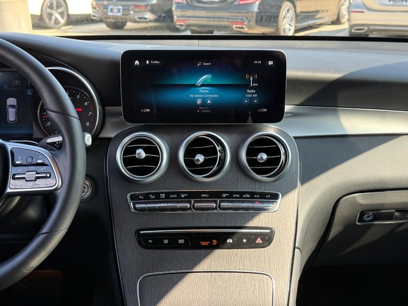 Mercedes-Benz GLC Vehicle Full-screen Gallery Image 15