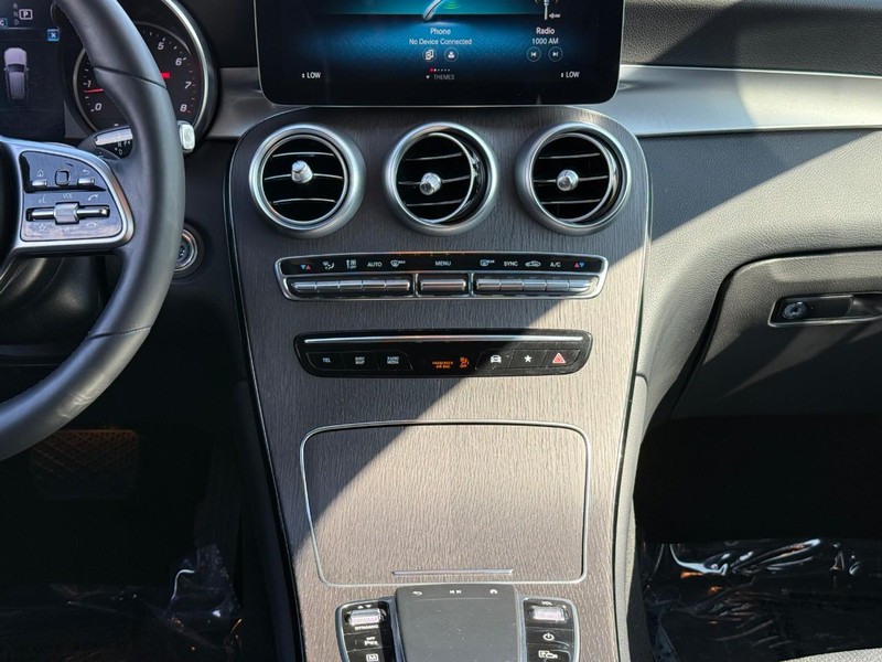 Mercedes-Benz GLC Vehicle Full-screen Gallery Image 16