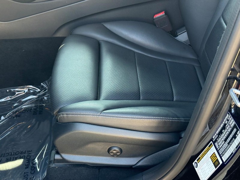 Mercedes-Benz GLC Vehicle Full-screen Gallery Image 20