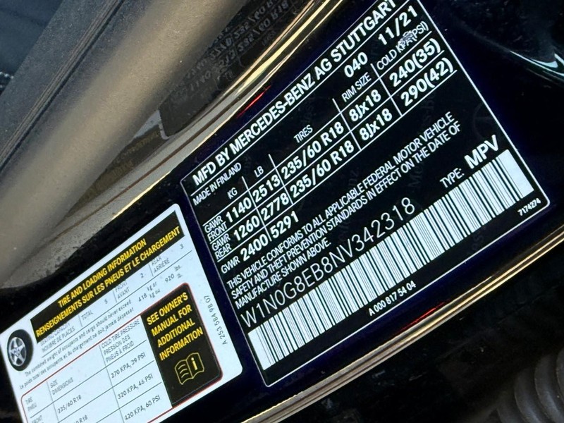 Mercedes-Benz GLC Vehicle Full-screen Gallery Image 26