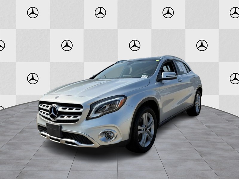 Mercedes-Benz GLA Vehicle Full-screen Gallery Image 5