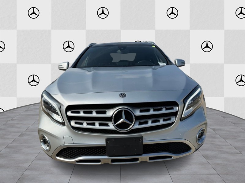 Mercedes-Benz GLA Vehicle Full-screen Gallery Image 7
