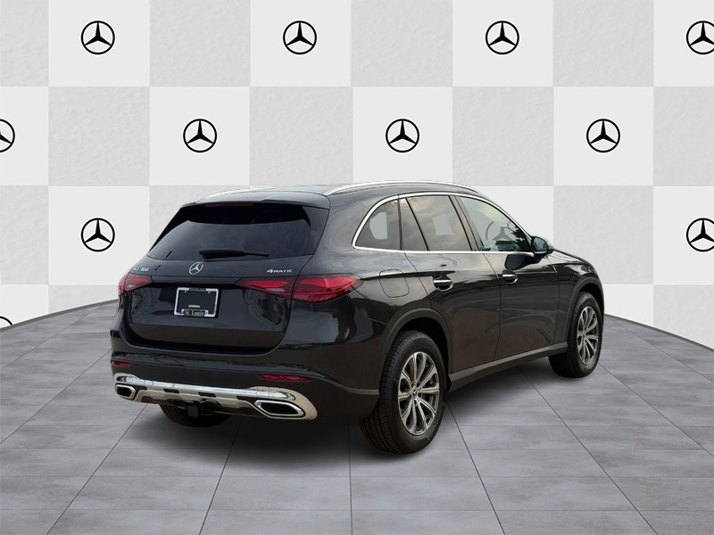 Mercedes-Benz GLE Vehicle Full-screen Gallery Image 3