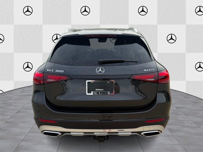 Mercedes-Benz GLE Vehicle Full-screen Gallery Image 5