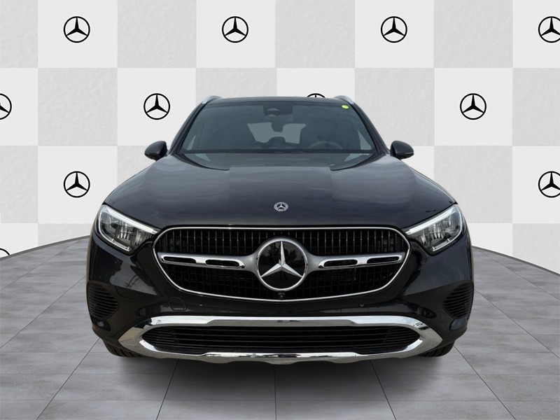 Mercedes-Benz GLE Vehicle Full-screen Gallery Image 7