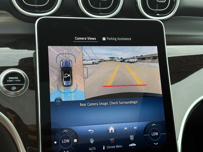 Mercedes-Benz GLE Vehicle Full-screen Gallery Image 23
