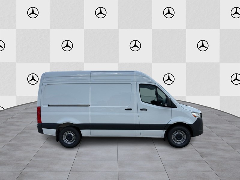 Mercedes-Benz Sprinter Van Vehicle Full-screen Gallery Image 2