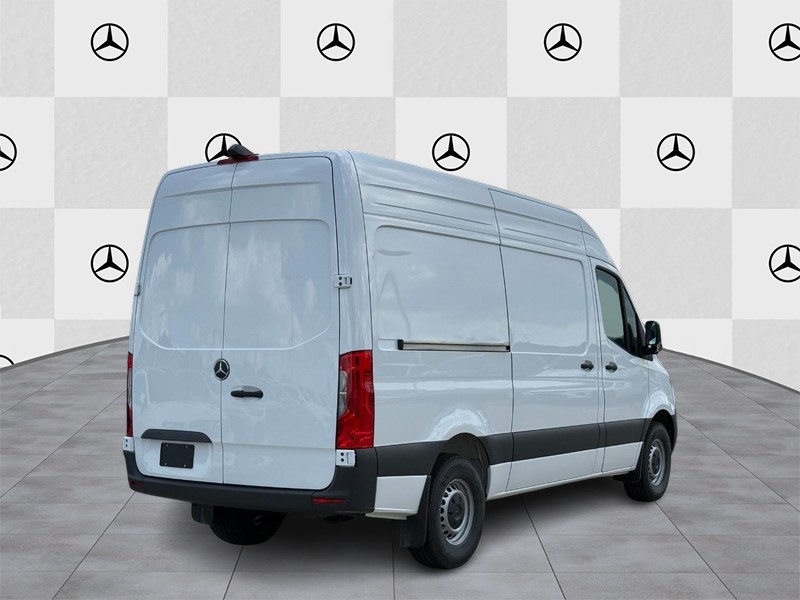 Mercedes-Benz Sprinter Van Vehicle Full-screen Gallery Image 3