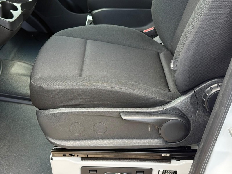 Mercedes-Benz Sprinter Van Vehicle Full-screen Gallery Image 9
