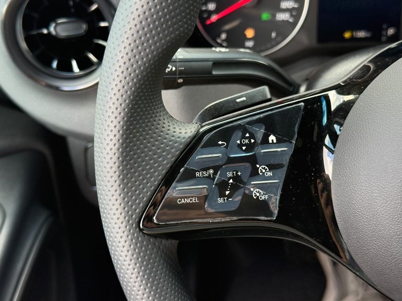 Mercedes-Benz Sprinter Van Vehicle Full-screen Gallery Image 10