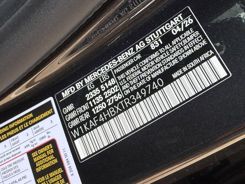 Mercedes-Benz C-Class Vehicle Full-screen Gallery Image 18