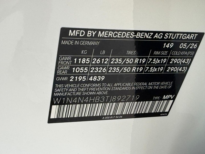 Mercedes-Benz GLA Vehicle Full-screen Gallery Image 18
