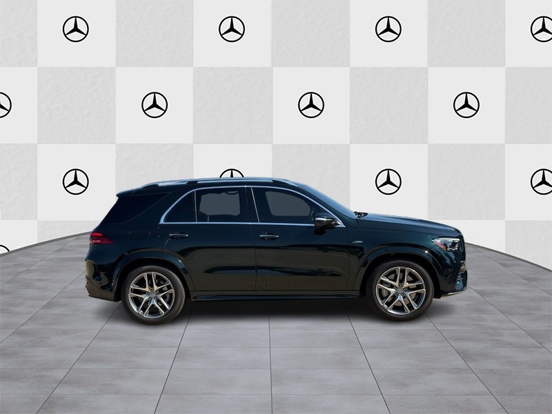 Mercedes-Benz GLE Vehicle Full-screen Gallery Image 2