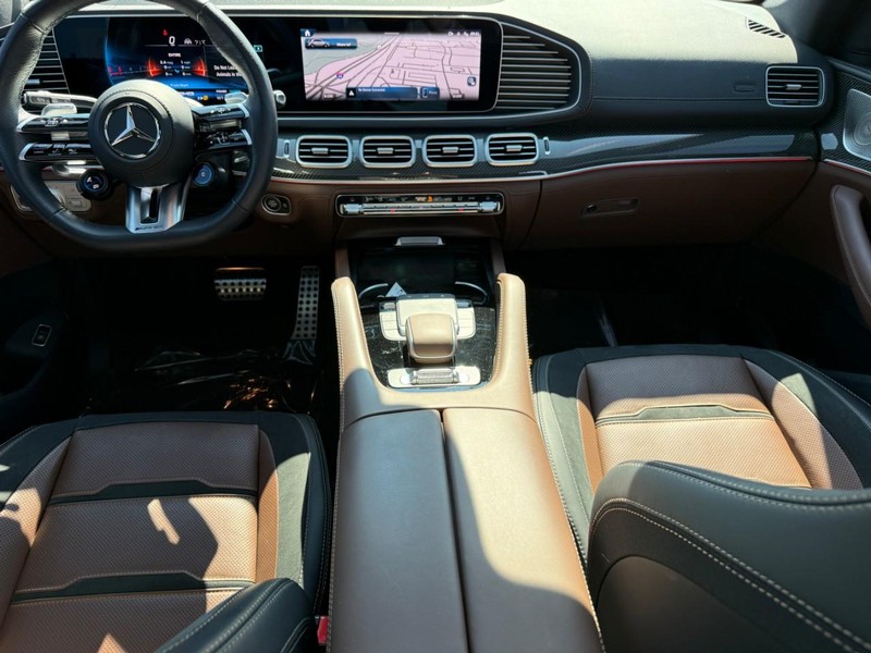 Mercedes-Benz GLE Vehicle Full-screen Gallery Image 13