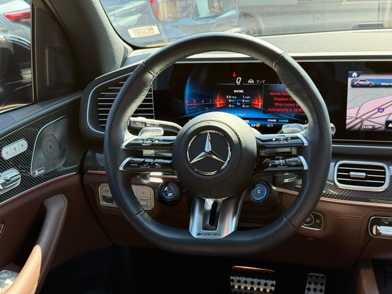 Mercedes-Benz GLE Vehicle Full-screen Gallery Image 14