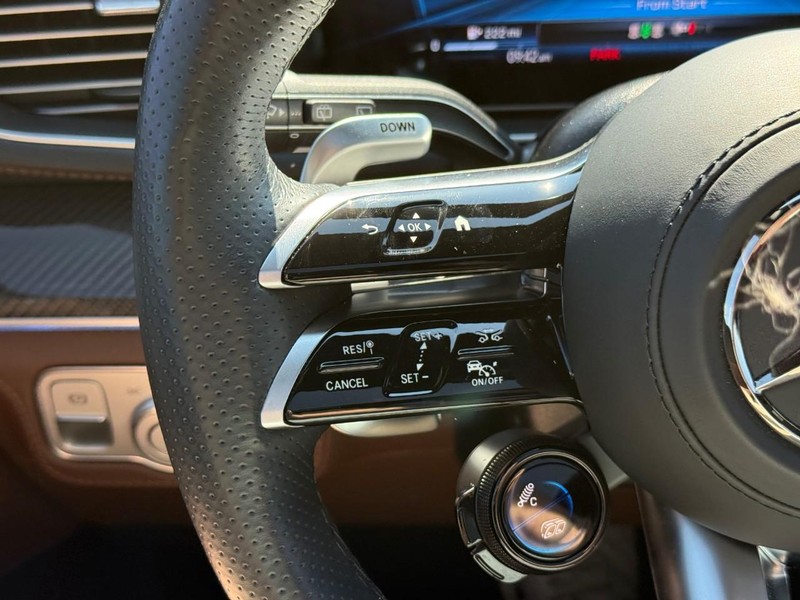 Mercedes-Benz GLE Vehicle Full-screen Gallery Image 20