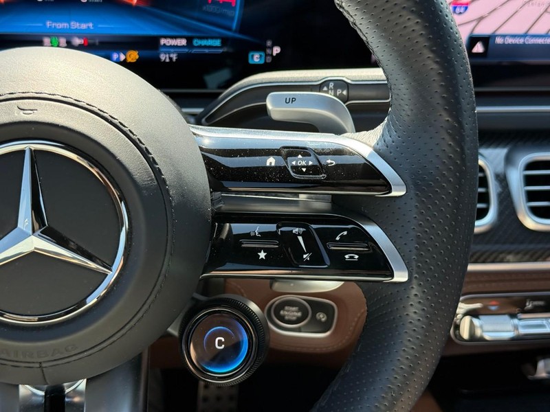Mercedes-Benz GLE Vehicle Full-screen Gallery Image 21