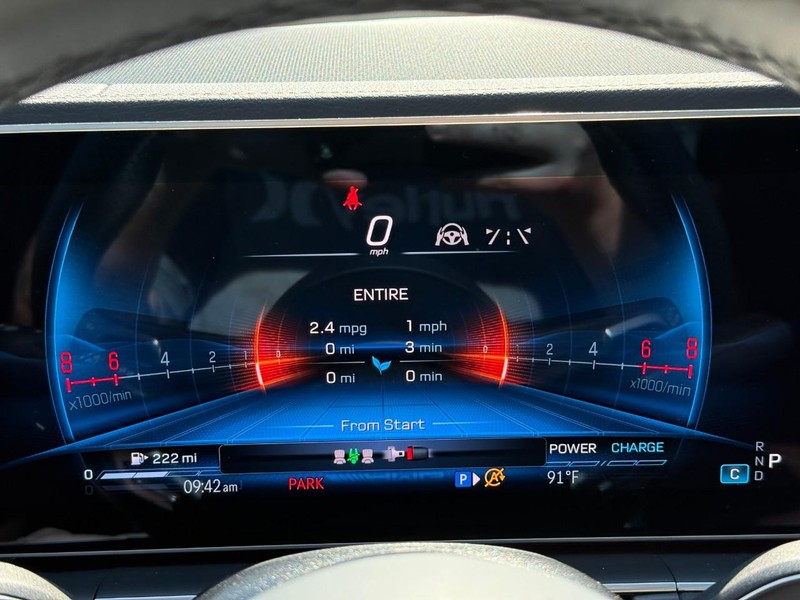 Mercedes-Benz GLE Vehicle Full-screen Gallery Image 22