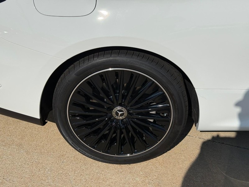 Mercedes-Benz CLE Vehicle Full-screen Gallery Image 7