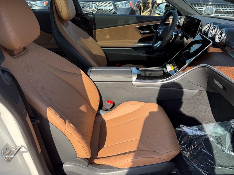 Mercedes-Benz CLE Vehicle Full-screen Gallery Image 8