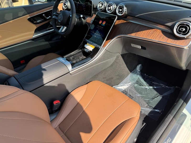 Mercedes-Benz CLE Vehicle Full-screen Gallery Image 9