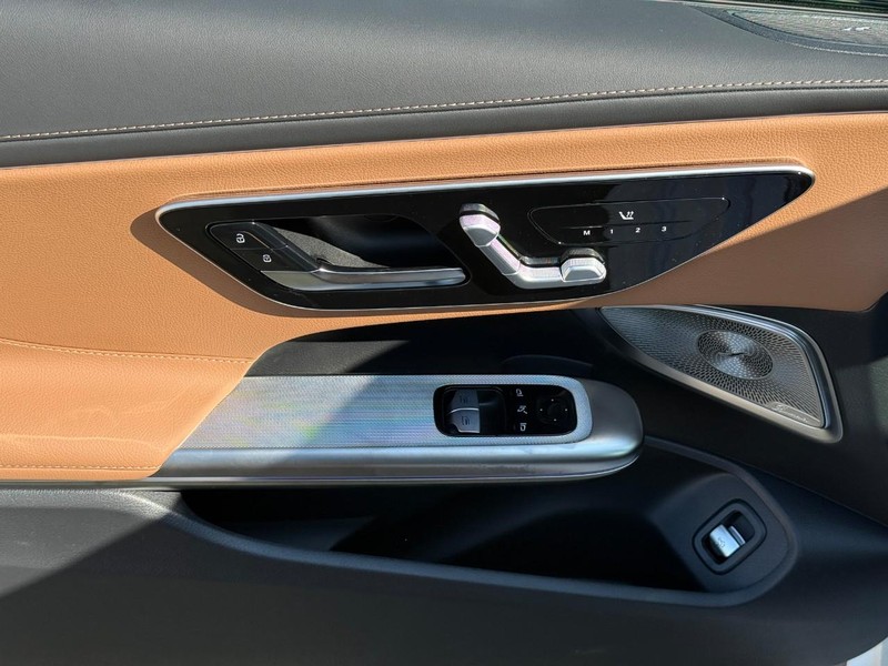 Mercedes-Benz CLE Vehicle Full-screen Gallery Image 10