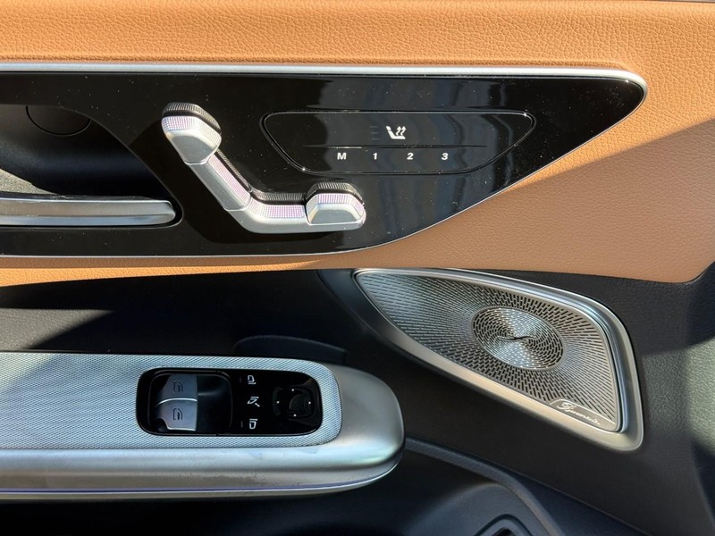 Mercedes-Benz CLE Vehicle Full-screen Gallery Image 11