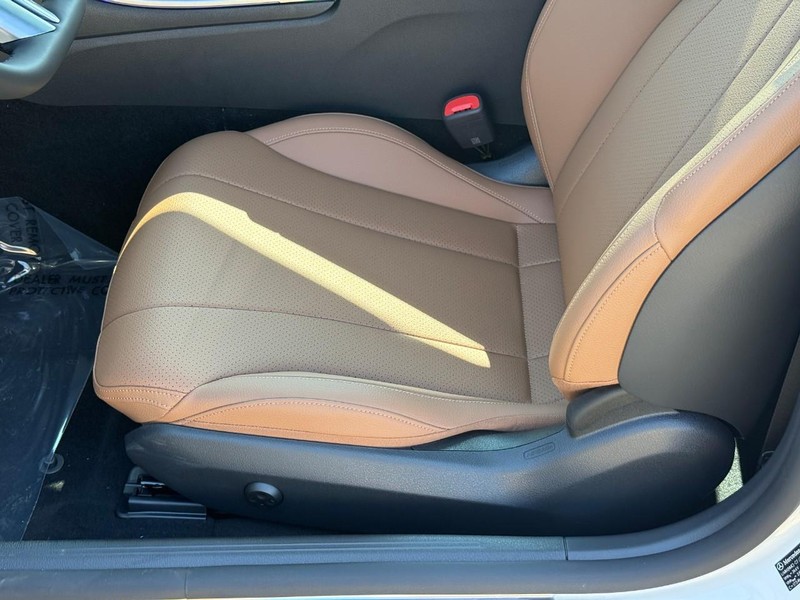 Mercedes-Benz CLE Vehicle Full-screen Gallery Image 12